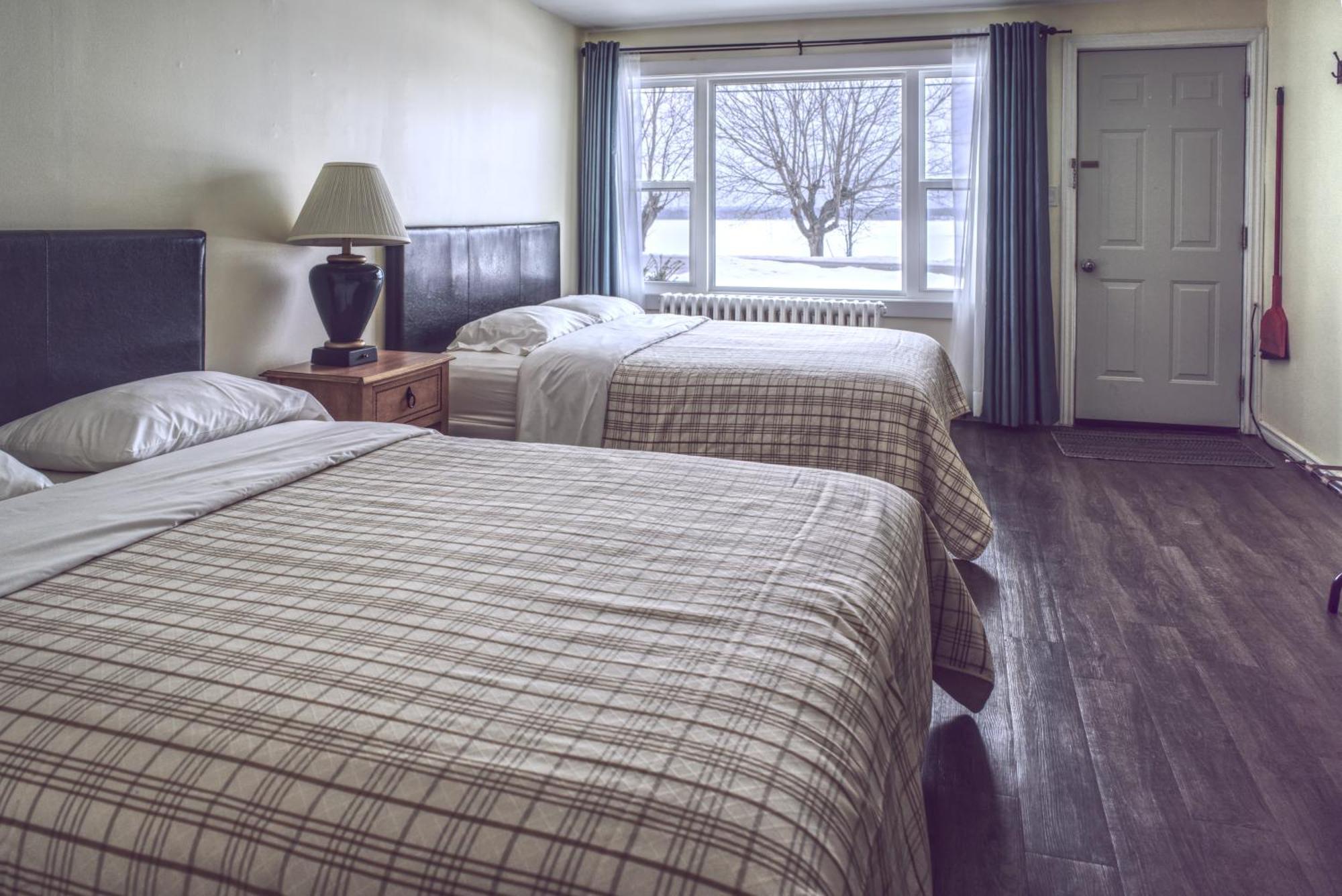 Lakeside Inn Orillia Bagian luar foto