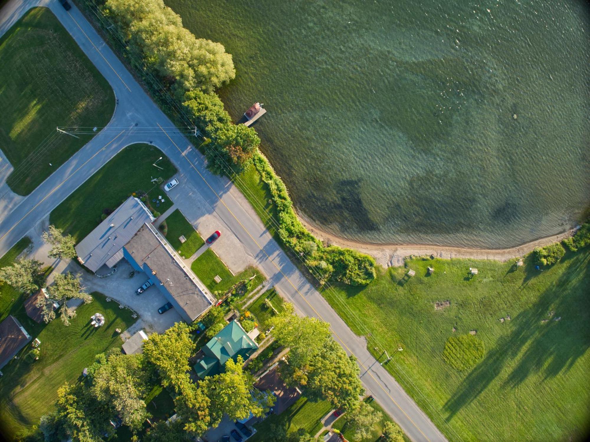Lakeside Inn Orillia Bagian luar foto