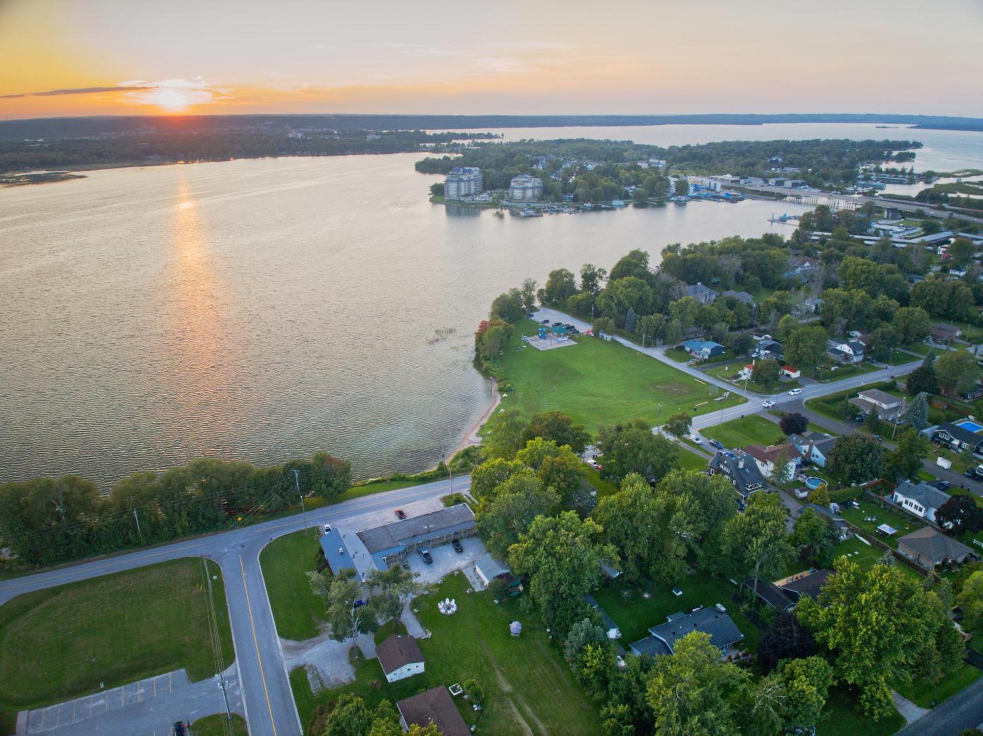 Lakeside Inn Orillia Bagian luar foto