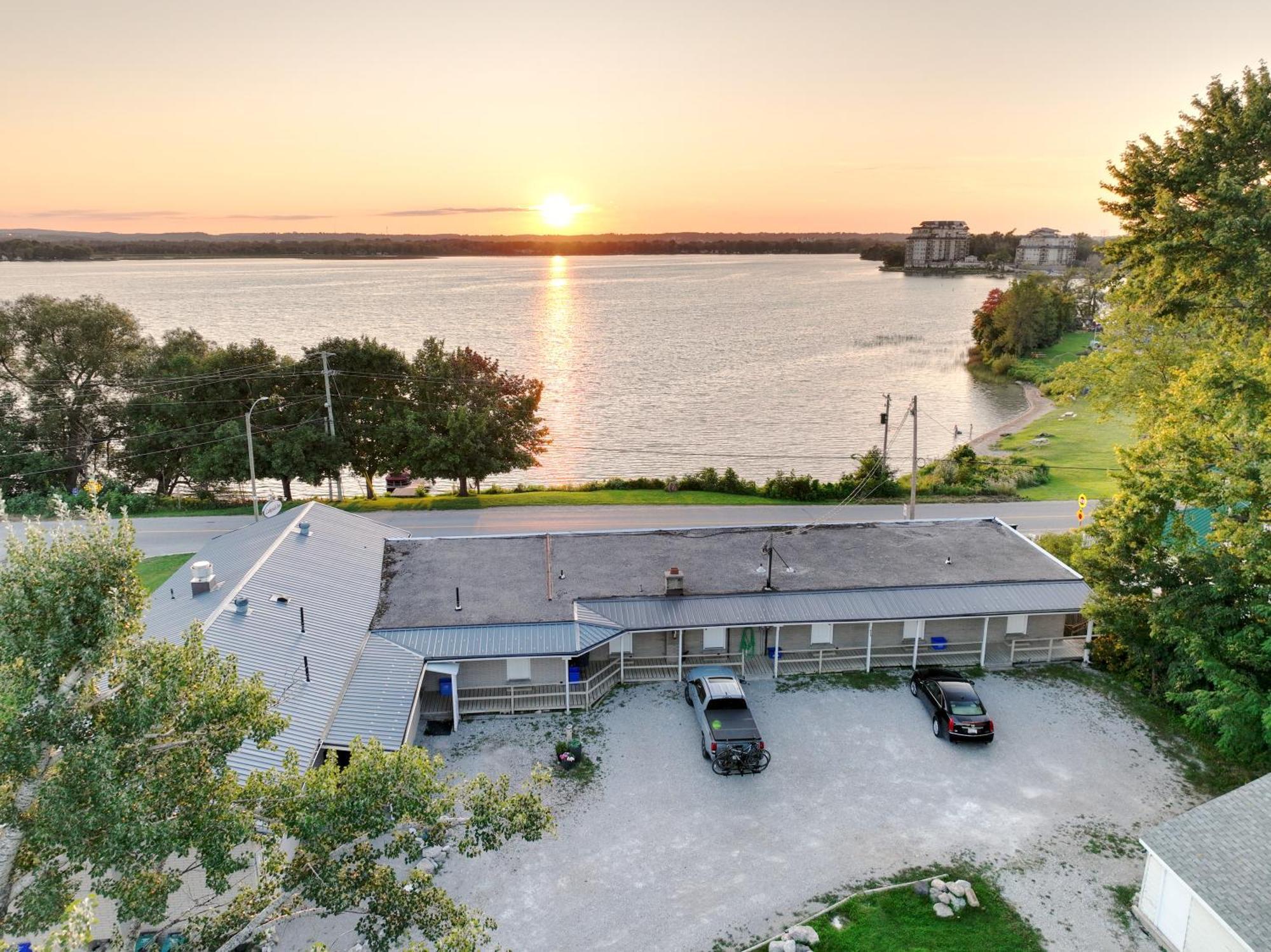 Lakeside Inn Orillia Bagian luar foto