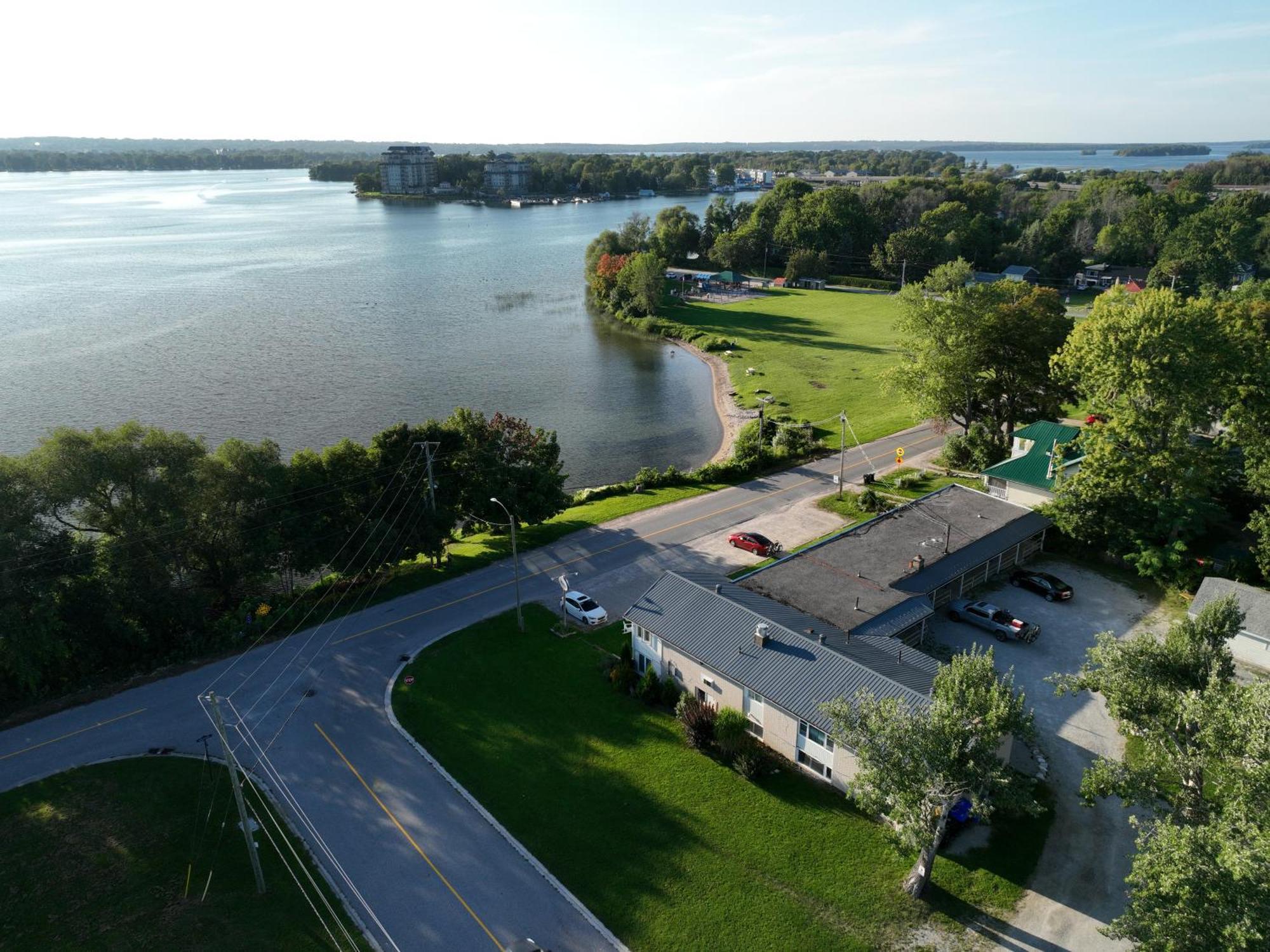 Lakeside Inn Orillia Bagian luar foto