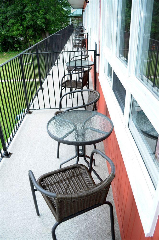 Lakeside Inn Orillia Bagian luar foto