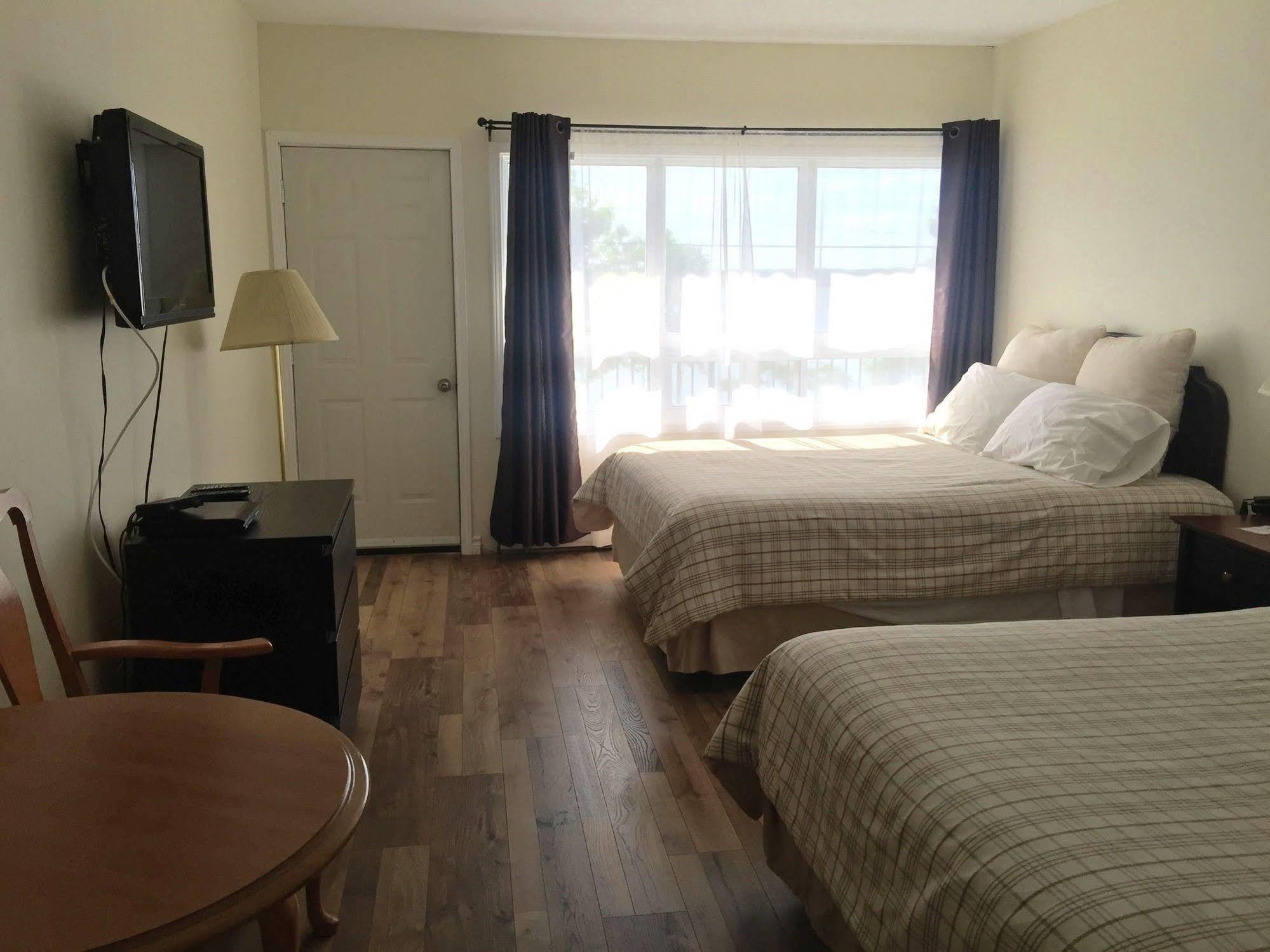 Lakeside Inn Orillia Bagian luar foto