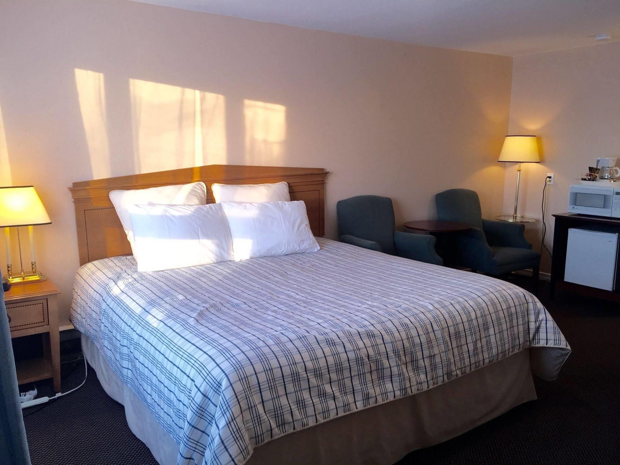 Lakeside Inn Orillia Bagian luar foto