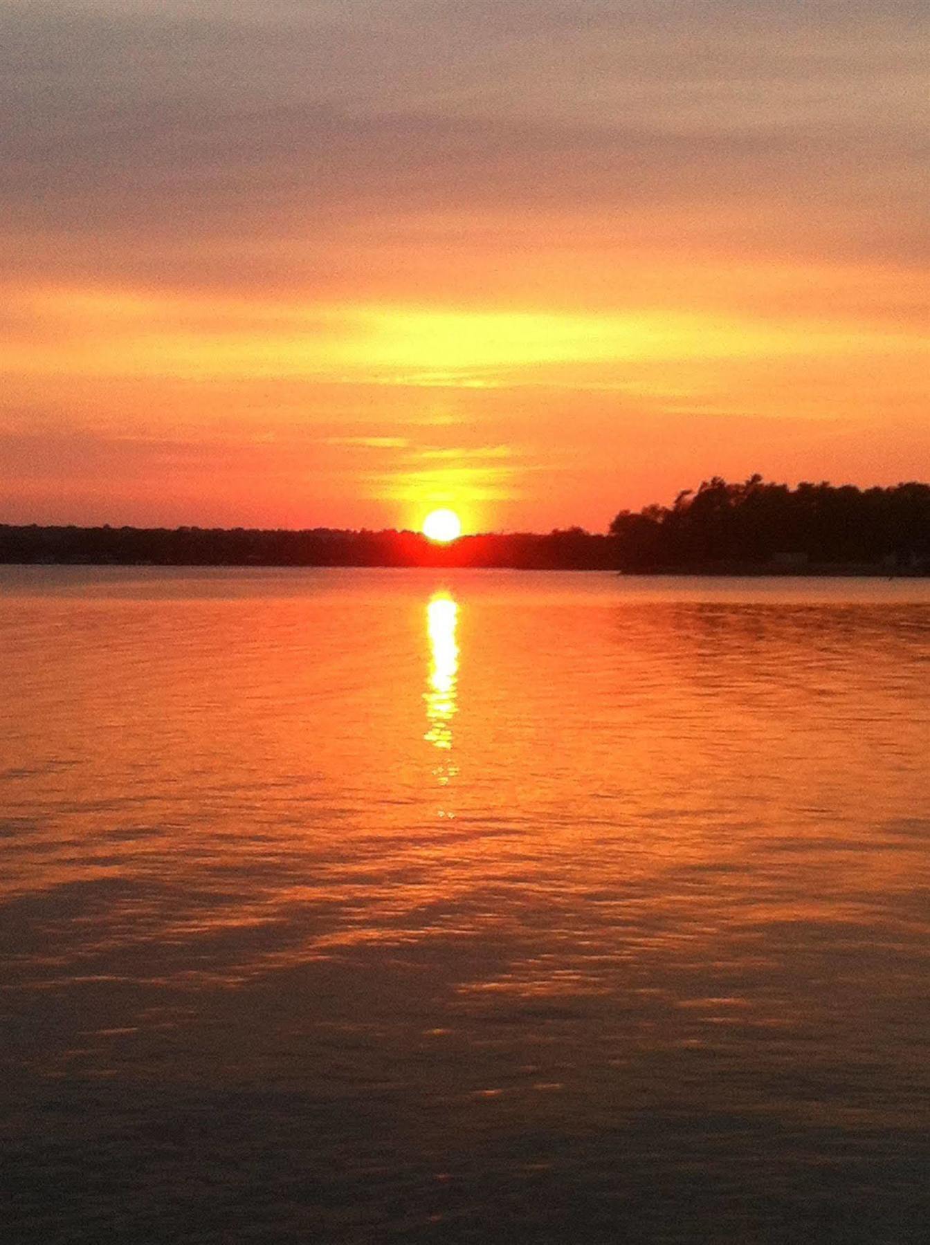 Lakeside Inn Orillia Bagian luar foto